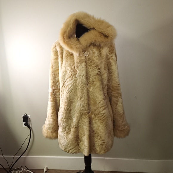 Vintage NuAge Beige Faux Fur Hooded Winter Fashion Coat or Jacket Sz. M - Picture 1 of 12